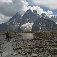 A walk with style with background of Mount Pelvoux (Oi Ding Koy)