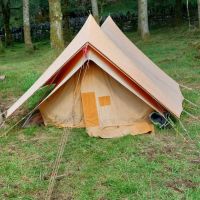 Who came to the hut in a camper and slept in a 50 year old tent (Andy Stratford)